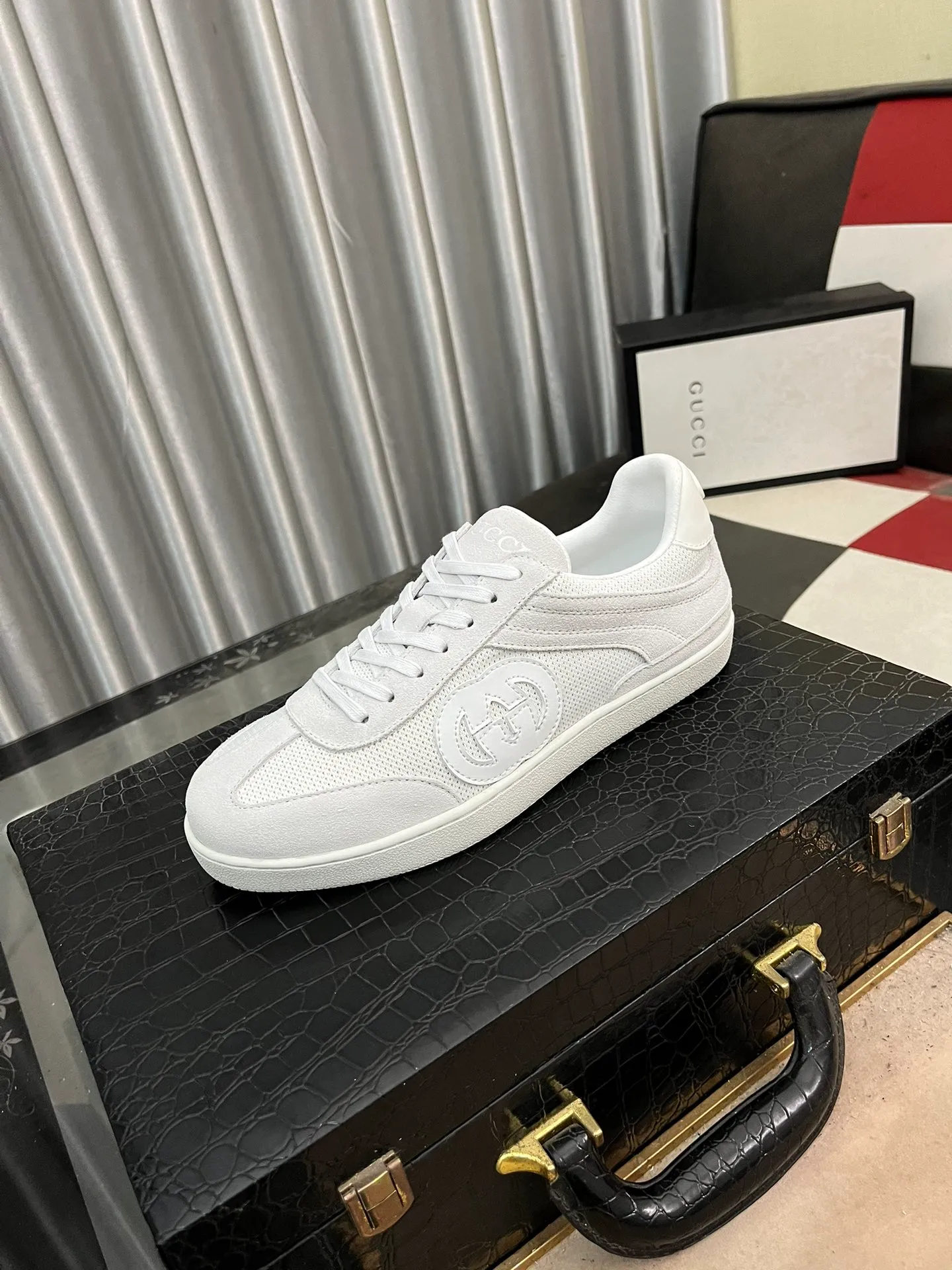 Men's shoes💰380⌚️⌚️[GUCCI] Gucci men's casual shoes are absolutely popular🔥The ultimate matching item for trendy men! The charm of super texture is irresistible, the main recommendation, the flower leather color is bright! The upper is made of high-quality cowhide + brand printed fabric, sheepskin feet, wear-resistant rubber sole, noble and elegant! Extremely comfortable🎁🎁You can be as handsome as you want💪 38-447️⃣colors available